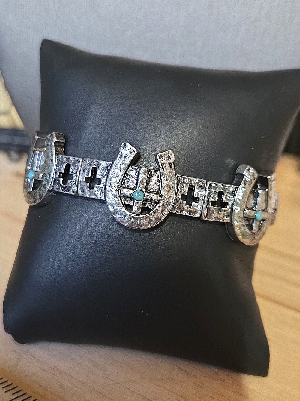 Horseshoe Link Stretch Bracelet with Turquoise Style Accents